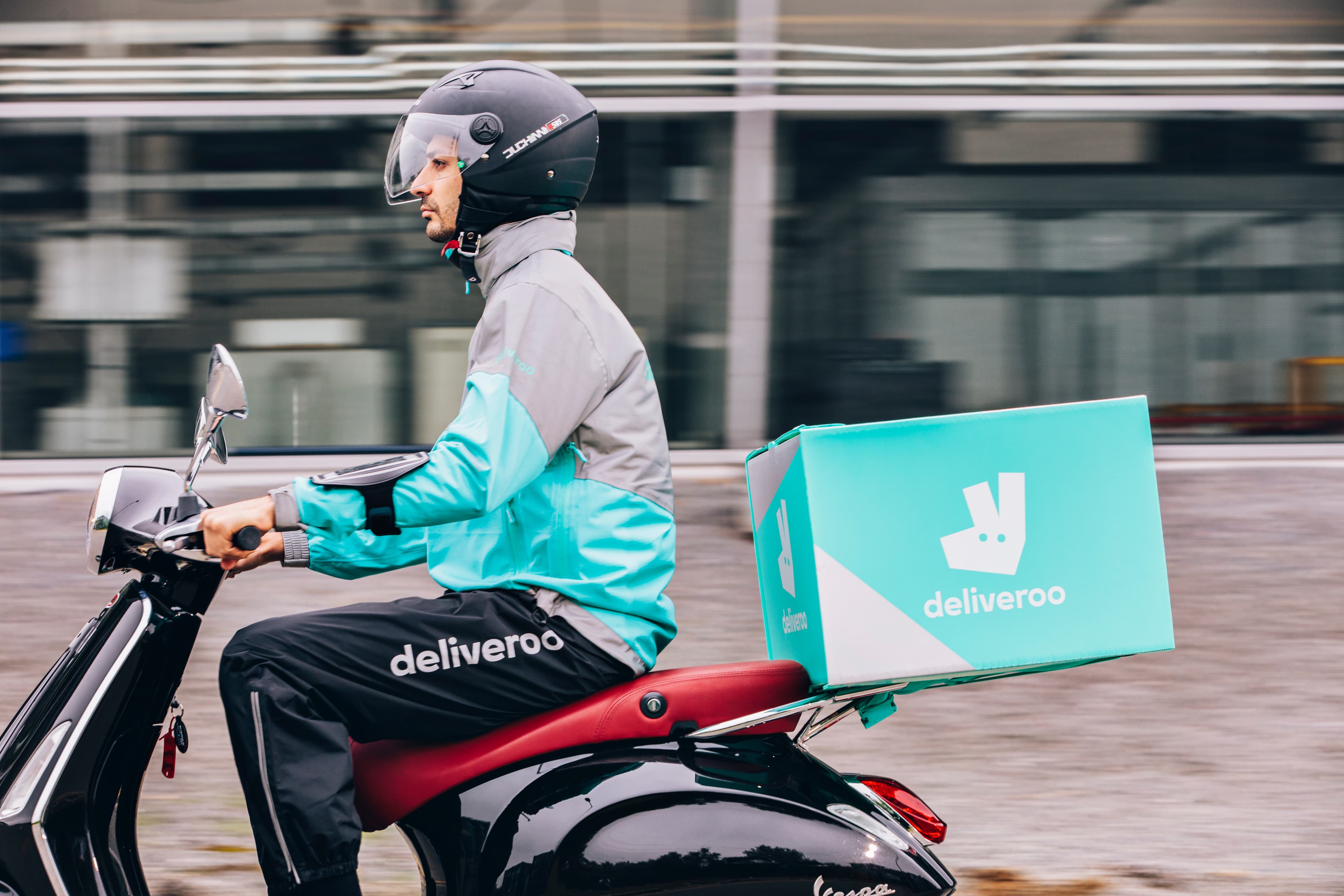 2016 Deliveroo Kit F6A8757 CalverFinal